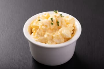 伝説の家政婦・タサン志麻、”プロ直伝”『タルタルソース』の作り方が話題！絶品ソースで”揚げ物が200％旨くなる”神レシピに、主婦から感謝のコメント殺到「普段料理の感想など言わない主人が、うまい！と言ってくれました」「家族みんな喜んで食べてくれました！志麻さんのおかげです！」