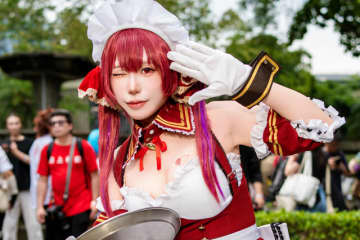 【コスプレ】台湾で働く宝鐘マリン船長を発見！ガーターベルト＆ハイヒールなウエイトレス姿が似合う美女レイヤー【写真8枚】