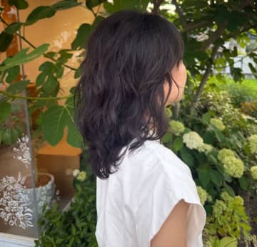 くせを活かして、ラクに楽しむ！湿気を味方にするヘアアレンジ例