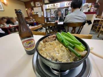 広島市の繁華街・八丁堀、昭和の雰囲気漂う精肉店直営の食堂で「寿き焼き」をいただく