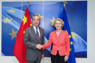 EU委員長、王毅氏と会見
