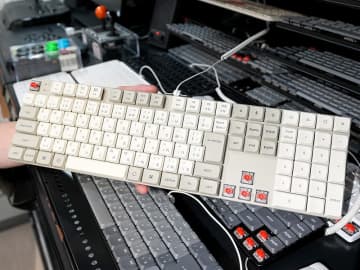フルサイズのロープロキーボード「Keychron K5 Max」に新色レトロカラー