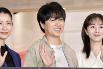 櫻井翔、『放送局占拠』会見に“武蔵”衣装で登場　「“嘘だろ”と思いながら撮影しています」