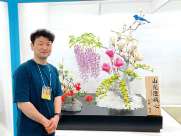 圧倒される優美さ…和菓子で花や鳥を表現　埼玉・加須の菓子職人、全国菓子大博覧会に出品　業界最大の祭典で最高賞に次ぐ賞に輝く　実物大で5房、花びら千枚のフジ…玉敷神社の大藤を参考に