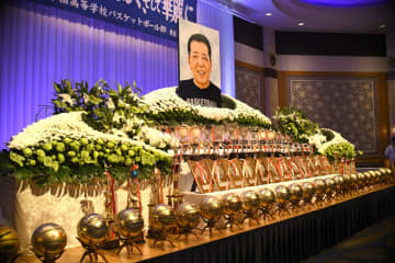 「常にどこかに先生がいる」お別れ会で桜花学園高・井上コーチを追憶する教え子たち