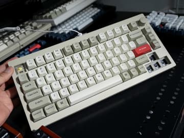 ロータリーノブ搭載の75%キーボード「Keychron V1 Max」に新色レトロカラー