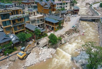 大雨被害の中国・河南省西峡県で捜索活動続く