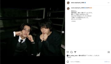 King & Prince 髙橋海人、中村倫也と謎ポーズのオフショット　「オレコノヒトスキ」