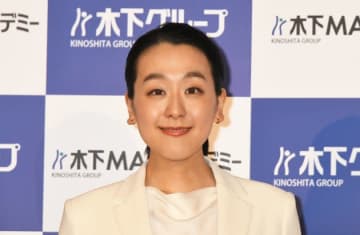 浅田真央、あのレジェンドと氷上で共演。「永遠にわたしのヒーローです」