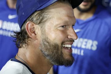 「最高の１枚きた」ド軍レジェンドの大偉業を称える大谷翔平…MLB公式が公開した“感動の瞬間”にファン感激！「額に入れて飾りたい」