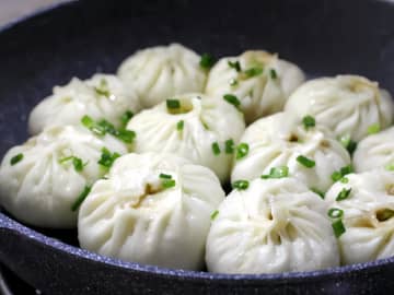 リン・チーリンが焼き小籠包を食べる動画に反響、「これが彼女との差」「痩せてる理由分かった」