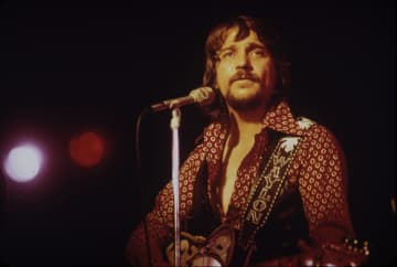 ウェイロン・ジェニングスの未発表曲アルバム『Songbird』リリース　息子 シューターが新たに編集
