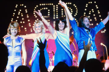 ABBA、代表曲「Dancing Queen」ミュージック・ビデオがYouTubeで初の10億再生突破！