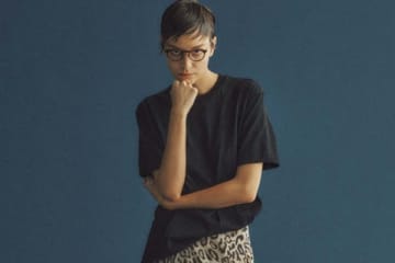 【明日なに着る？】きりっと大人っぽく見える「合わせやすい柄スカート」
