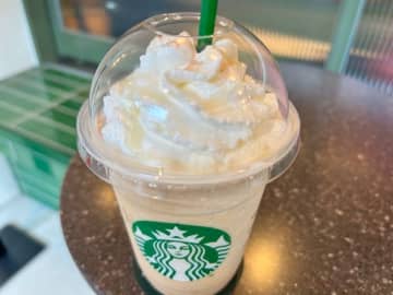 【スタバ】華やかな香りに包まれる、贅沢なティーフラペチーノ