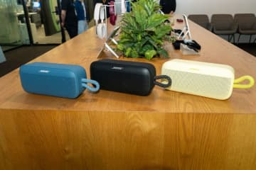 ボーズ、高耐久・完全防水でパワフルな重低音を鳴らせるポータブルスピーカー「SoundLink Plus」