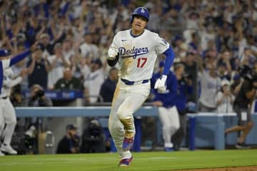 カーショーへ、大谷翔平がSNSに投じた“4連投”　「なんか温かくて感動した」ベンチではハグも