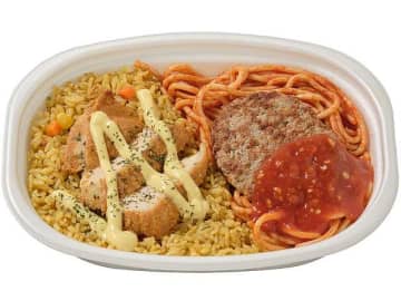 カレーピラフにタンドリー風チキン、ナポリタンにハンバーグをのせてボリュームたっぷり991kcal! セブン‐イレブンが「カレーピラフとタンドリー風チキンプレート」を発売