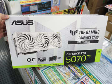着脱可能なBTF電源コネクタを採用したGeForce RTX 5070 Ti がASUSから、BTF/通常マザー両対応