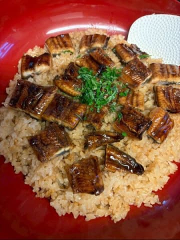 一枚の鰻で、４人分の〈鰻おこわ〉をつくる！