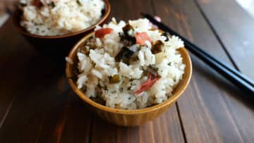 暑い時期の朝にぴったり！簡単「梅わかめごはん」の作り方