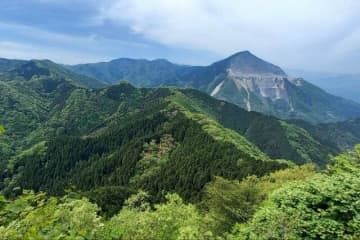 都心からアクセス！　駅スタート＆ゴールOKの絶景登山！　2時間で山頂へ、秩父の名峰・武甲山のぞむ「二子山」レポ