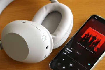 【レビュー】「WH-1000XM6」でSixTONESを聴く。ソニー新ヘッドフォンが見せた“高音質な推し活”最前線