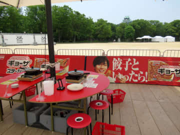 大阪城公園で「AJINOMOTOギョーザ」 おいしくキレイに焼ける感動体験を 7月13日まで限定オープン