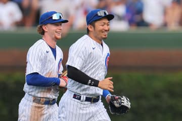 鈴木誠也の背後に上裸男の大群…“今永超え”の衝撃にファン爆笑「最高だ」