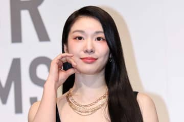 34歳キム・ヨナが珍しい夫婦ツーショット公開「本当にそっくり」　パリで寄り添う姿に反響「貴重すぎ」