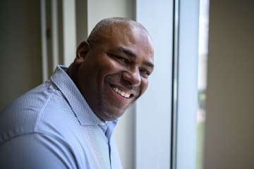 “史上最悪の契約”で四半世紀後も1.7億円　批判殺到も…62歳OBは余裕の笑顔「怒らないで！」