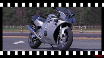 「あえてのダブルクレードル! 」1990スズキGSX-R400R：1990年代も続く快進撃【ニッポン旧車列伝】