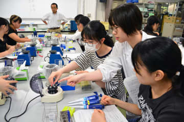 理系女子を応援！ 日本女子大が最先端科学の特別講座を開講
