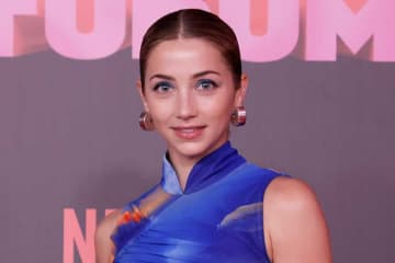 ドジャース戦にONE PIECE実写版“ナミ役”女優が降臨　始球式に視線集中　インスタ300万人フォロワーの人気者