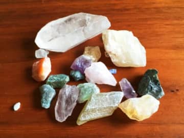採掘体験アトラクション【しゃかしゃか採掘ひろば】宝石や化石をゲットして宝物にしよう！7/19・20開催【ブランチ大津京】