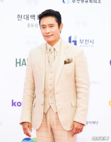 【PHOTO】イ・ビョンホン＆WINNER ジヌら「第29回富川国際ファンタスティック映画祭」のレッドカーペットに登場