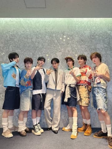 BOYNEXTDOOR、中島健人と対面！「FNS歌謡祭」で共演…日韓の記念ショットが話題に