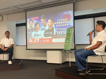 岡崎慎司と香川真司が対談、「仲良しグループではなかった」。「ミドルを打たなくなった」理由、ドイツで最初に受けた「カルチャーショック」とは!?