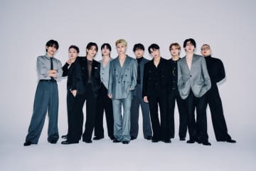 THE JET BOY BANGERZ、初のアーティストブック発売決定！　クールな10人勢揃いのカットを公開