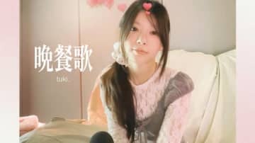 ILLIT・モカ、『晩餐歌』カバー動画が100万回再生突破！「とても素敵な曲をカバーできて光栄」