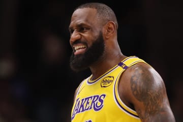 “キング”レブロンが持つ隠れたNBA記録。新加入のエイトンを含め９人の“ドラ１”とチームメイトに＜DUNKSHOOT＞