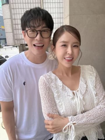 “コヨーテ シンジの婚約者”歌手ムンウォン、二股やいじめ疑惑も？様々な議論うけ謝罪・釈明