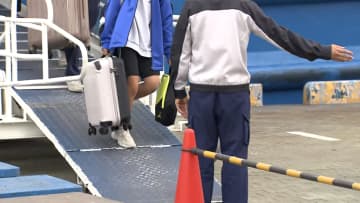 「ゆっくり寝たいという気持ち」地震相次ぐトカラ列島・悪石島から島外避難を希望した住民ら13人が鹿児島港に到着