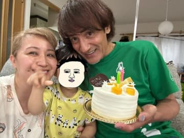 丸山桂里奈､本並健治の61歳の誕生日はラーメンとケーキでお祝い｡娘の保育園探しも本格化！