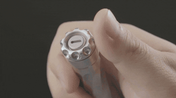 フィジェットトイにも！ 実用性に遊び心をプラスしたチタン製LEDライト「ZorKryth」
