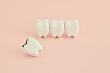 『歯が抜け落ちる夢』を見る意味5選　隠されている心理状態とは？