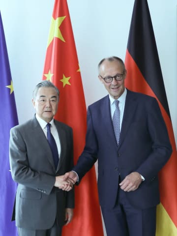 ドイツ首相、王毅氏と会談