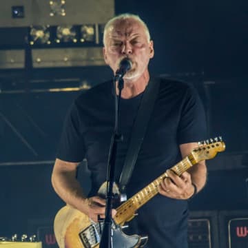 デヴィッド・ギルモア、O2シルバー・クレフ賞を受賞