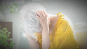 恥ずかしくて、息子には言えない…〈年金月20万円〉も〈貯金残高3万円〉の72歳女性、元教師と母のプライドで「助けて…」といえない「残酷な現実」