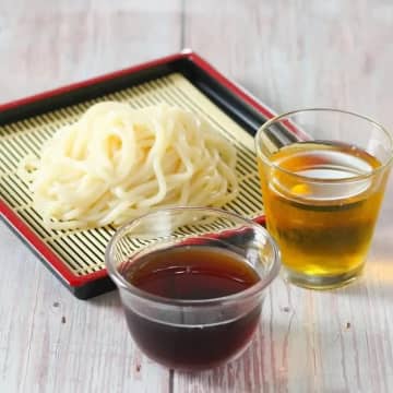 【そうめんを世界一旨く食べる方法♡】「ちょい足しするだけで驚くほど変わる！」「もっと早く知りたかった！」そうめんの簡単裏技レシピ3選